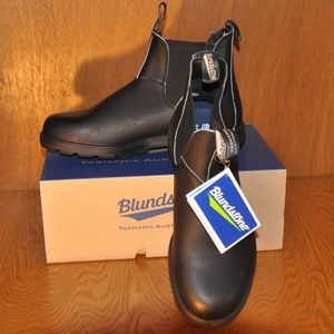 New in Box 11.5 (US) Black Blundstone #558s